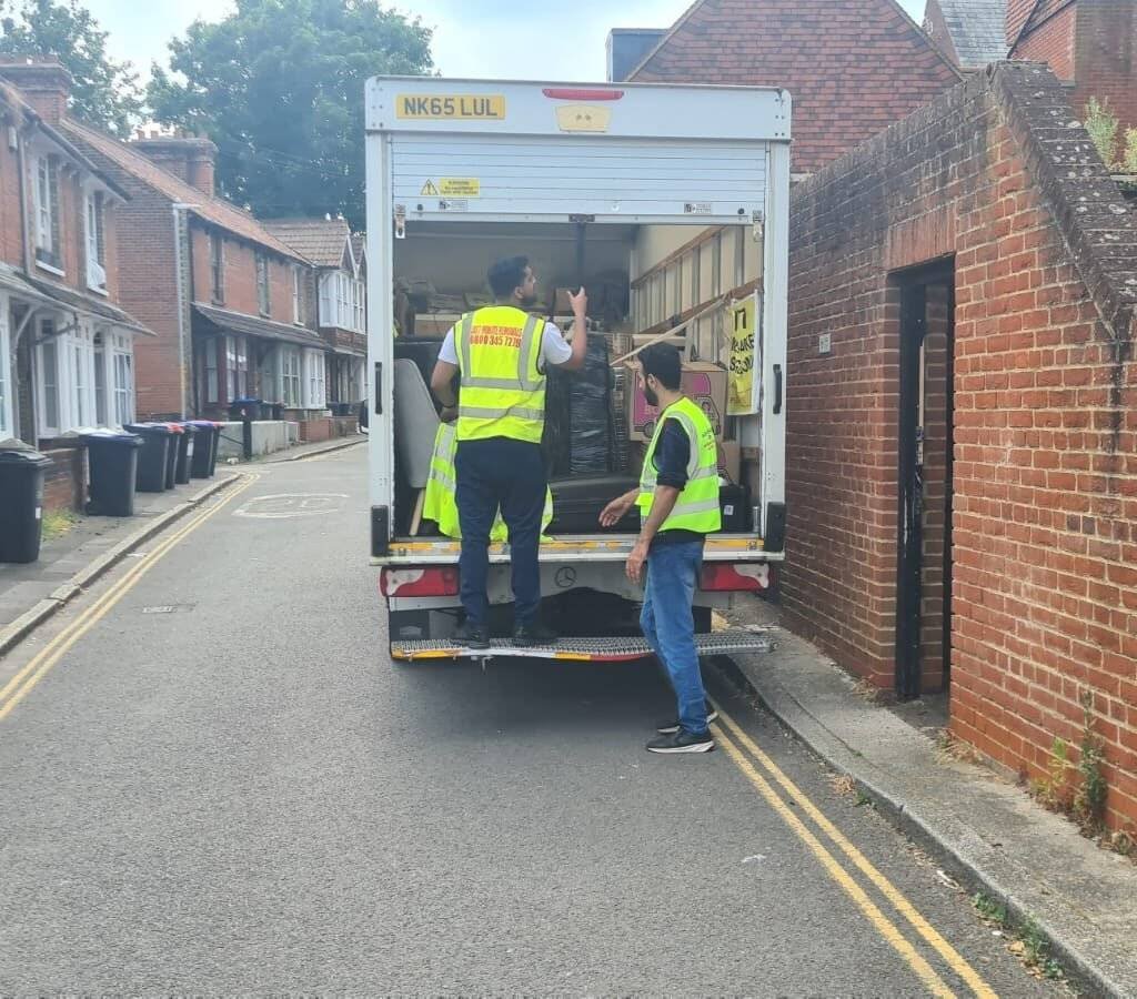 📦 Moving Made Simple: Expert Tips & Tricks from Victoria Movers